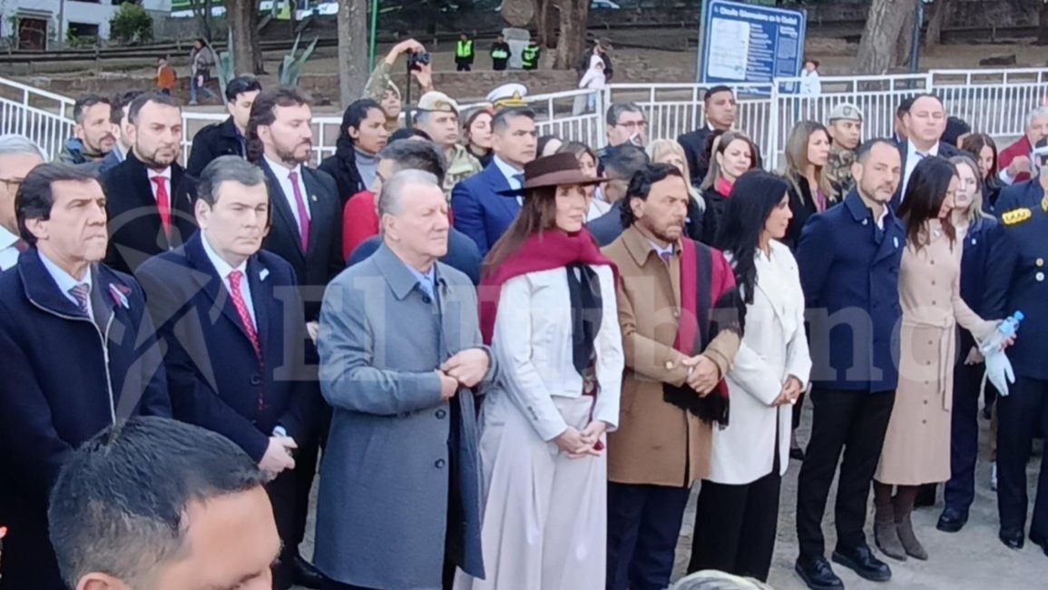 Martín Miguel de Güemes: durante el desfile en Salta, Sáenz señalo que hay que acompañar lo que la "gente votó"