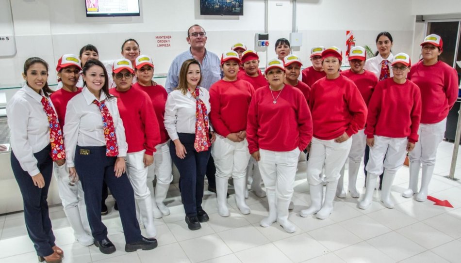 VIDEO: Brunetti inaugura su nuevo local, apostando a un proyecto social - VIDEO: Brunetti inaugura su nuevo local, apostando a un proyecto social
