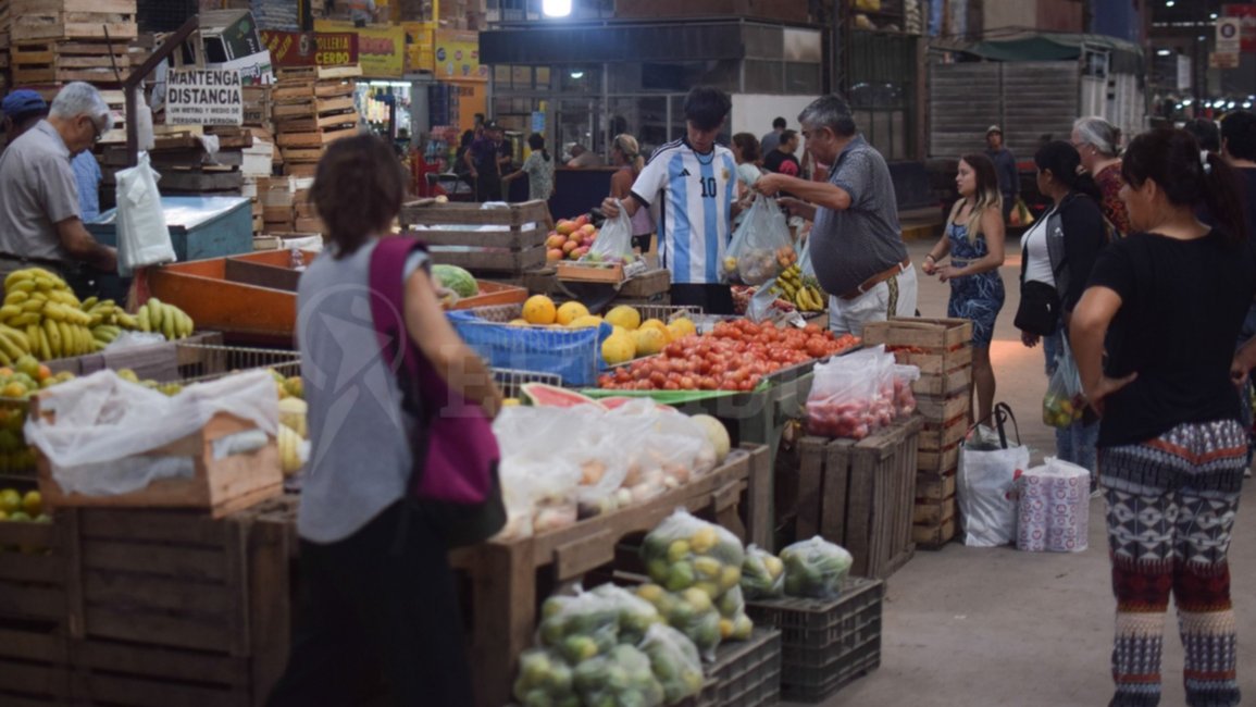  La canasta aumentó 103% y se necesitan casi $12 mil para una comida diaria