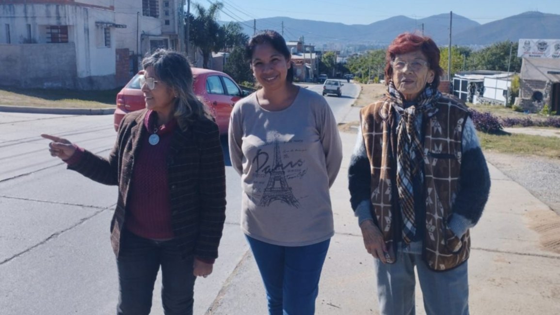 Vecinos reclaman por los vehículos a alta velocidad