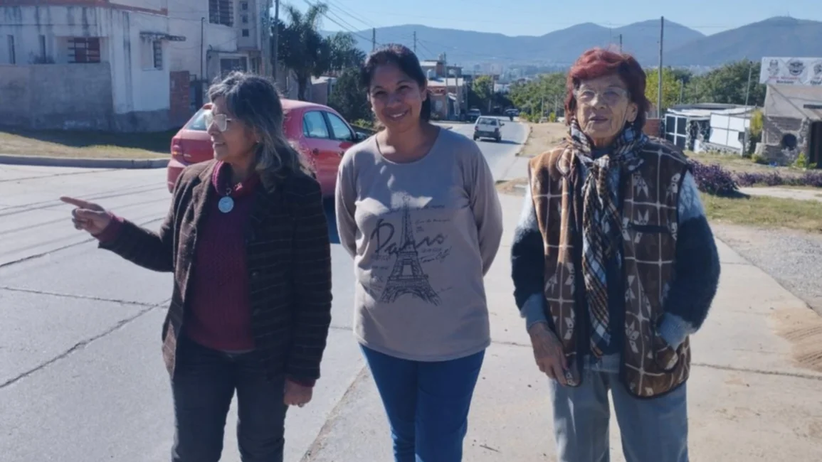 Vecinos reclaman por los vehículos a alta velocidad