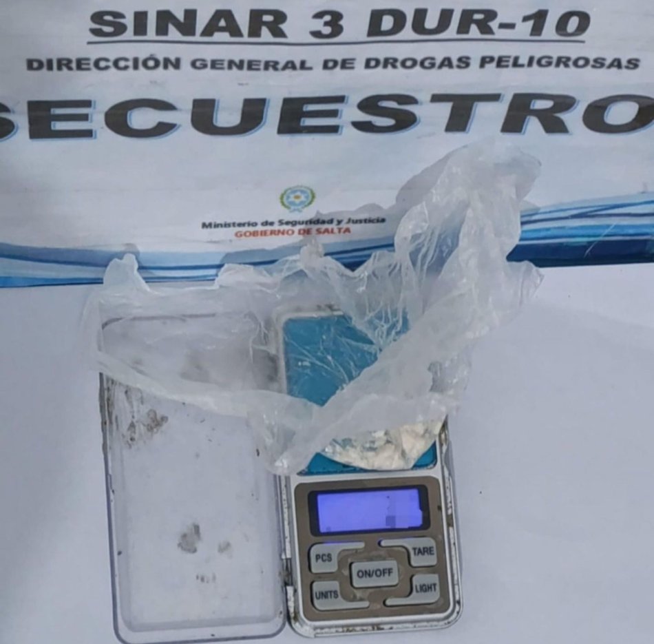 Lo detuvieron en un control y tenía pedido de captura por venta de droga- Lo detuvieron en un control y tenía pedido de captura por venta de droga