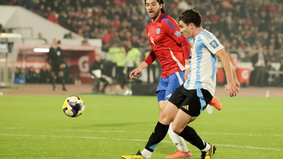 Así fue el golazo de Julián Álvarez que puso a la Selección argentina en ventaja por 1 a 0 ante Chile