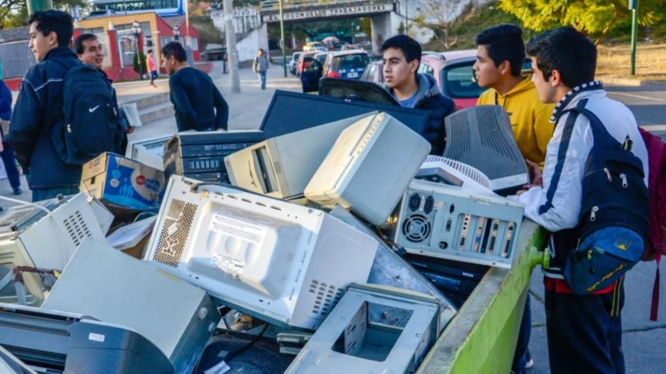 Reetón: La campaña que transforma chatarra electrónica en educación