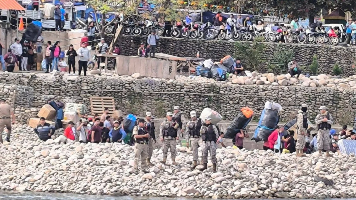 Una nueva cooperativa de chalanas caldeó la frontera 