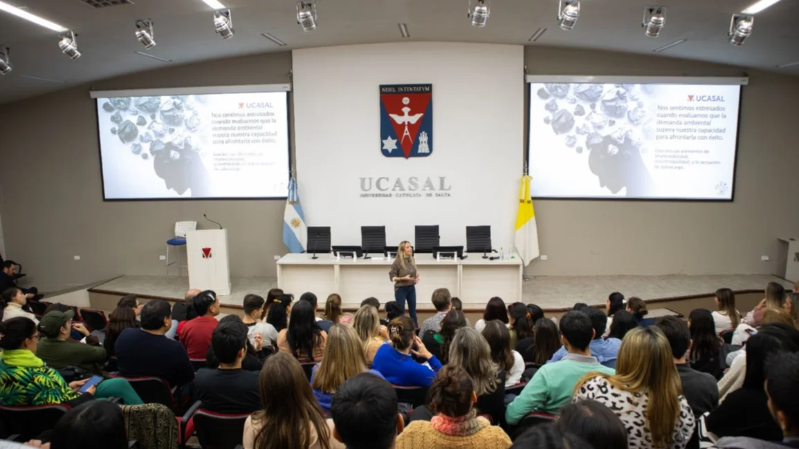 Verónica Dobronich en UCASAL: las claves para enfrentar el mundo laboral hoy 