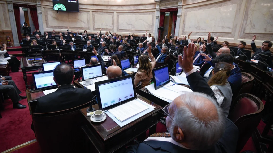 Quiénes son los 35 senadores nacionales que renunciaron al último aumento de sus dietas