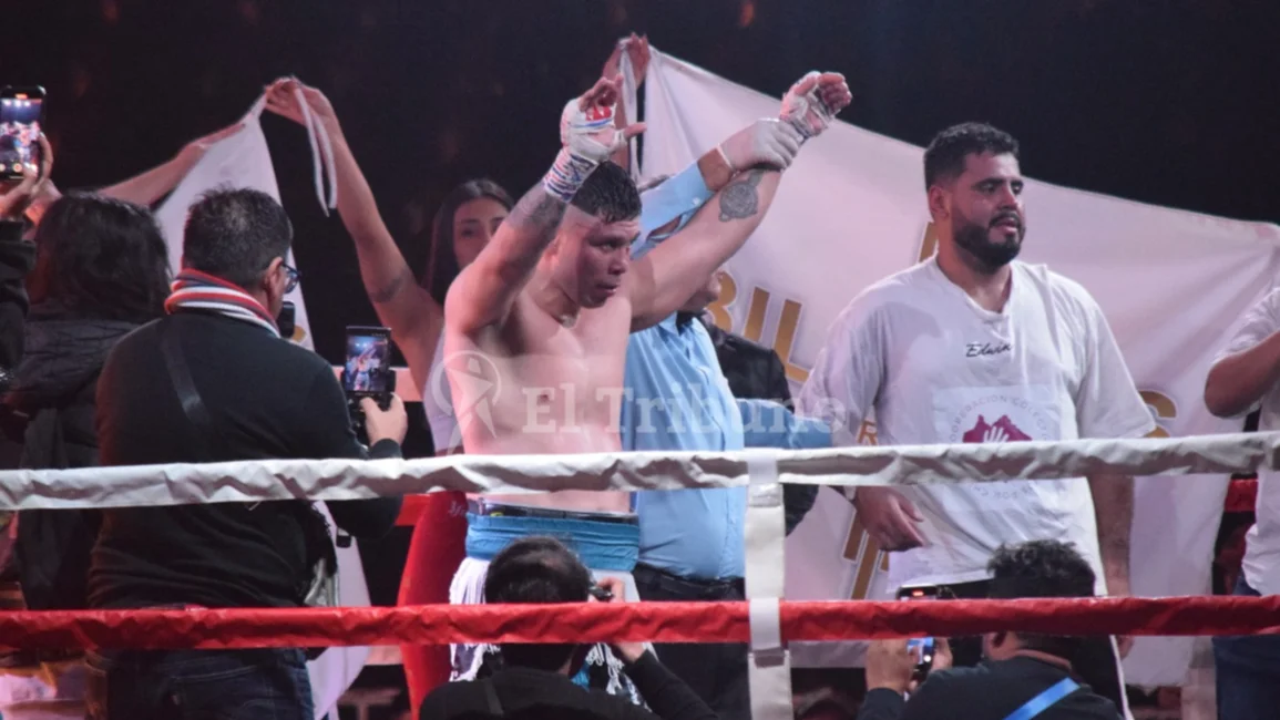 Ante un Delmi explotado de gente y en decisión unánime, Durval Palacios le ganó al mexicano Espinosa