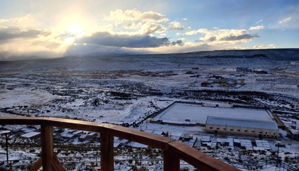 La Puna salteña amaneció con 7° bajo cero y cubierta de nieve