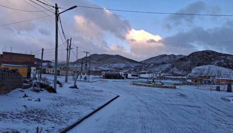 Una imagen fría y maravillosa: la Puna salteña amaneció bajo cero y cubierta de nieve