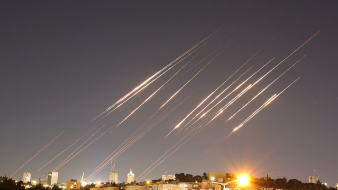 Aumenta la tensión en Medio Oriente: tres civiles muertos en Israel tras un nuevo ataque con misiles iraníes