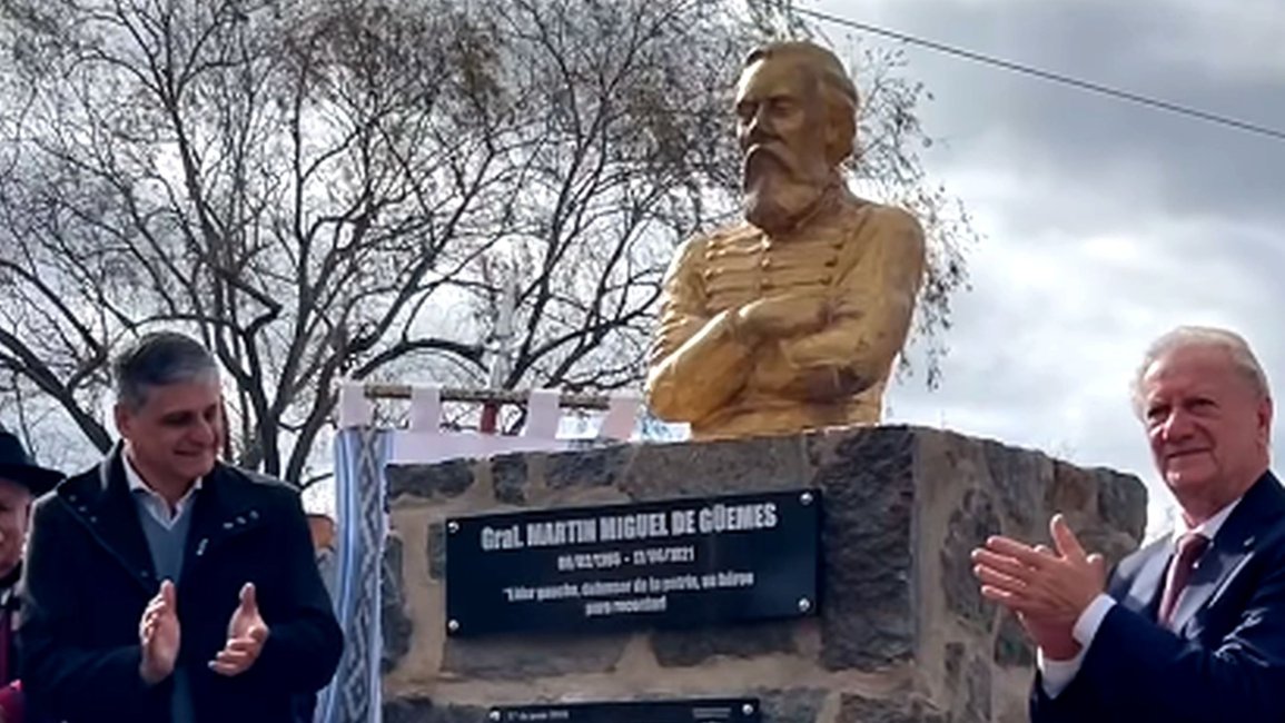 Homenaje al General Güemes en Cosquín: inauguraron un busto del héroe gaucho