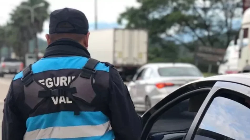 Barrio Santa Ana I: manejaba totalmente borracho, chocó dos autos y salió ileso 