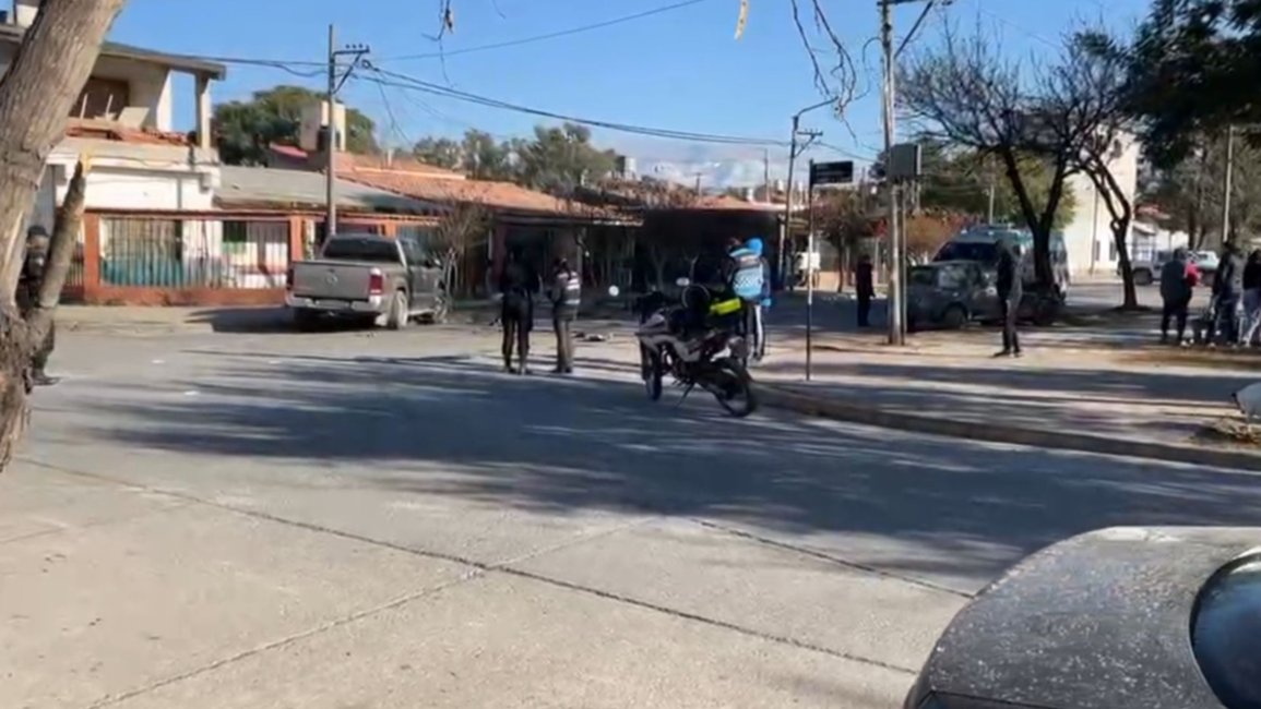 Terrible choque en barrio San Remo: uno de la conductores tuvo un ataque de nervios