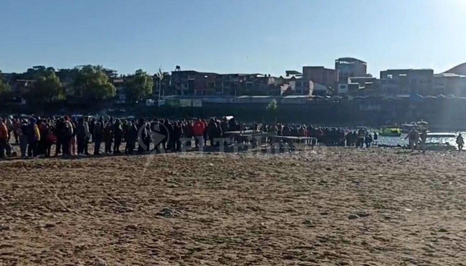 Impresionante y masivo cruce de Aguas Blancas a Bermejo para realizar compras: cuánto cuesta cruzar en chalanas 