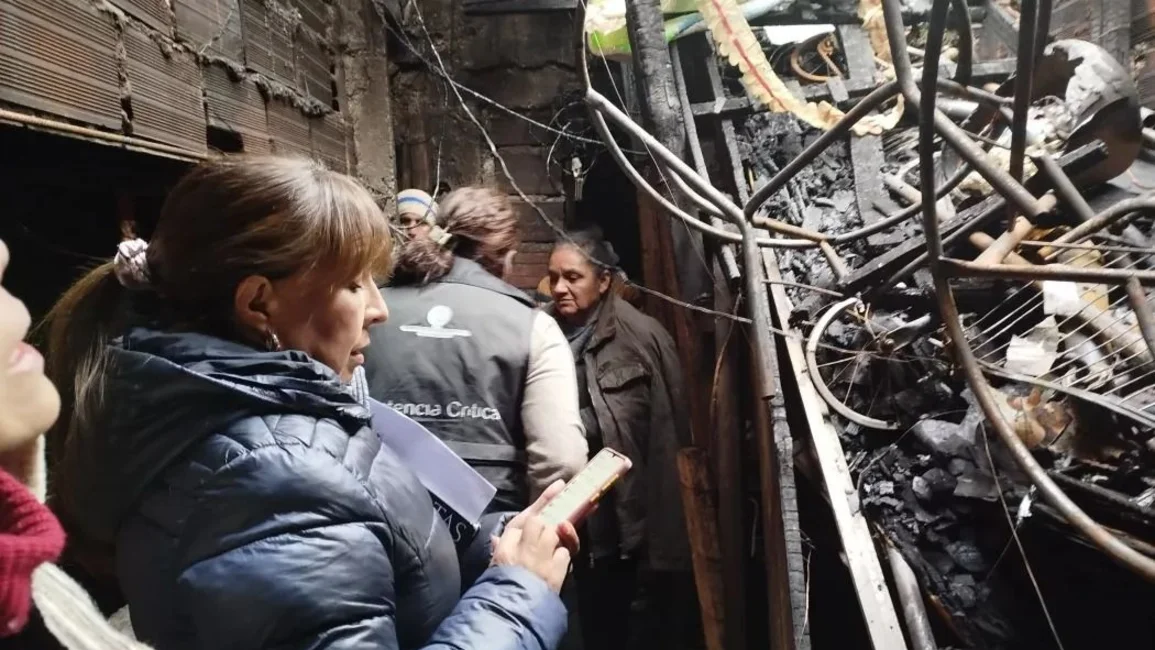 Asistieron a la familia de barrio Vicente Solá luego del incendio que destruyó su casa