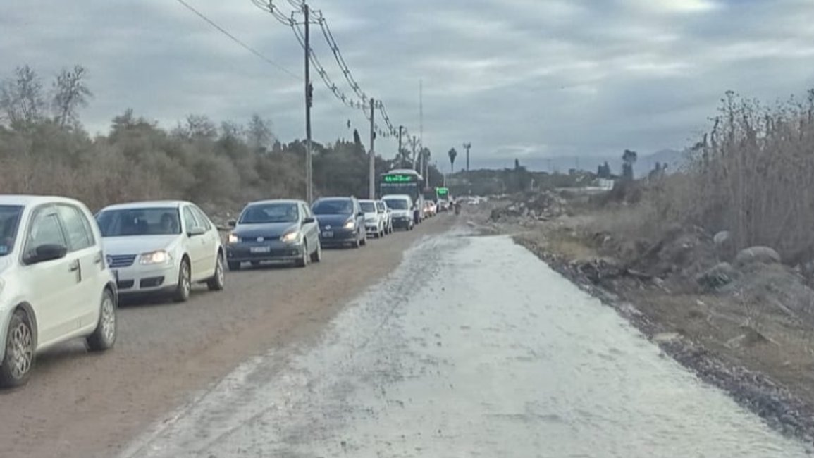 Los trabajos por un nuevo pozo de agua coincidieron con el desvío en zona sur y complicó el tránsito