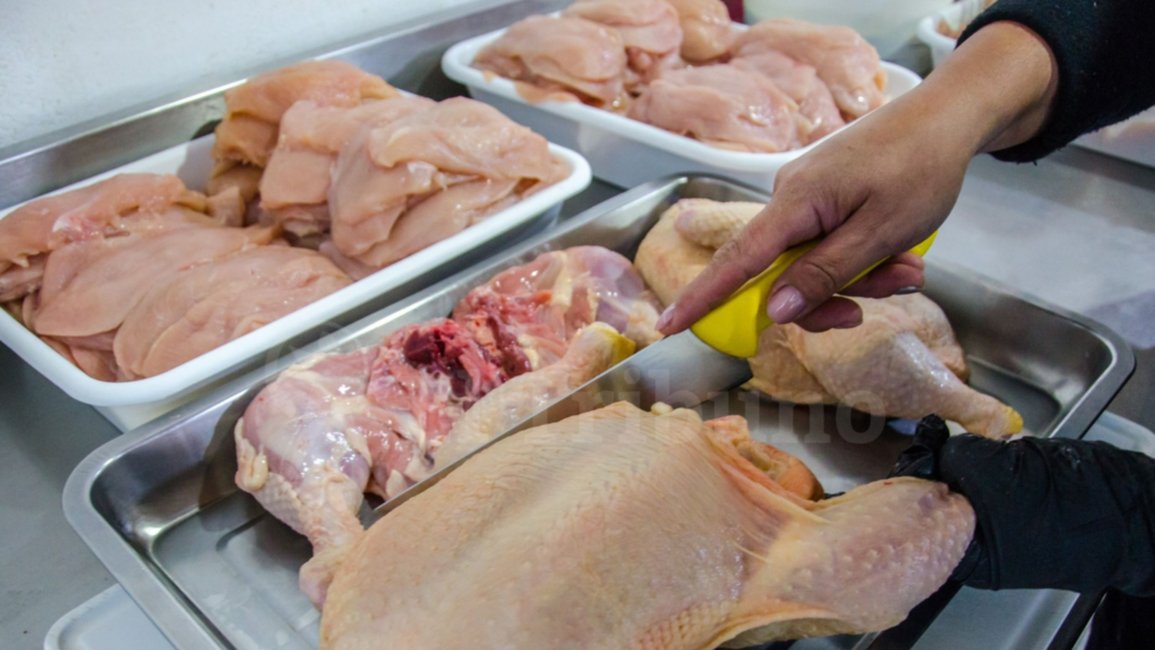 Consumo: El precio se mantiene, pero la venta de pollo y carne está quieta