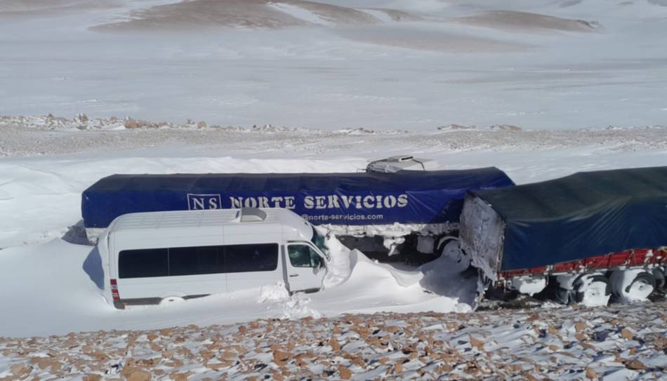 Argentinos rescatados en la cordillera chilena debido a una intensa nevada  