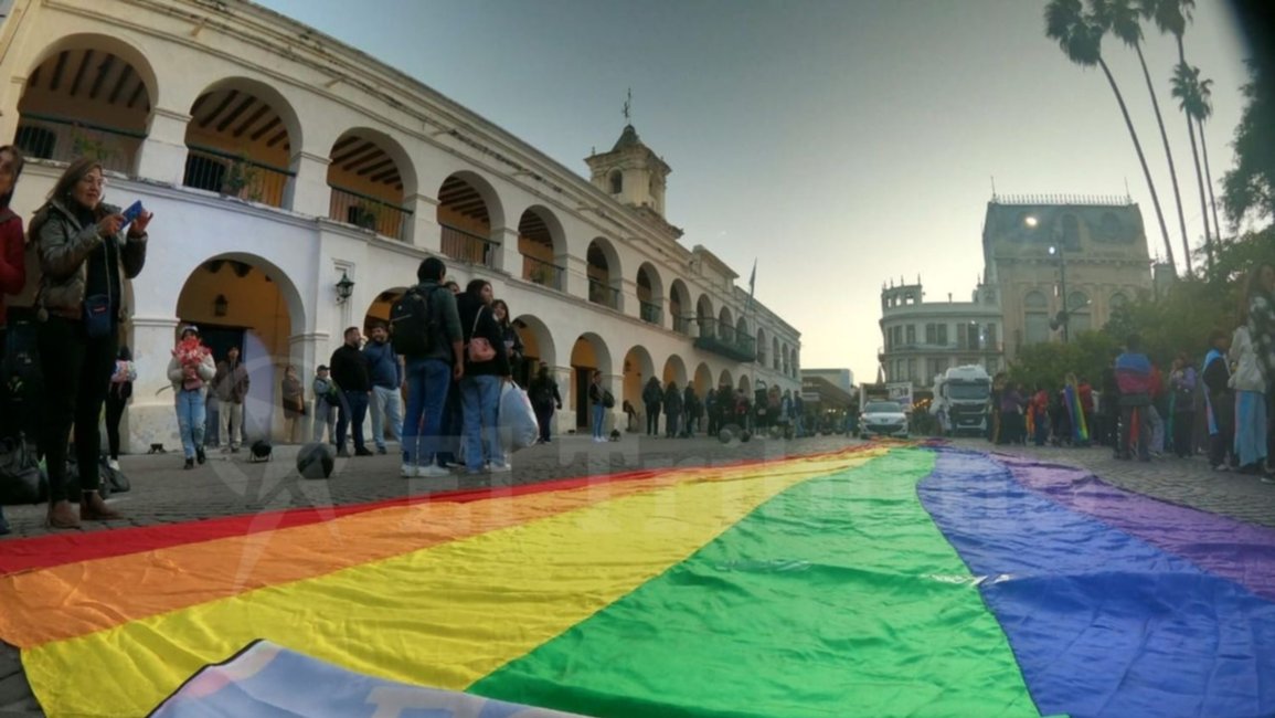 Fiesta en las calles de Salta: música, orgullo y banderas al viento