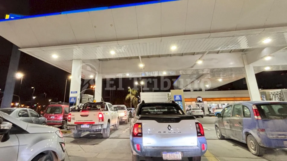 YPF vuelve a subir la nafta desde la medianoche en todo el país, pero con un alivio: cómo comprarla más barata