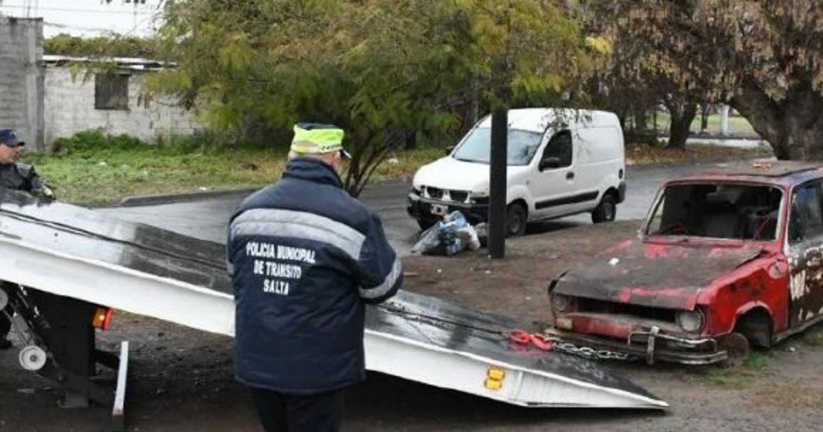 Ya se levantaron más de 2000 vehículos abandonados
