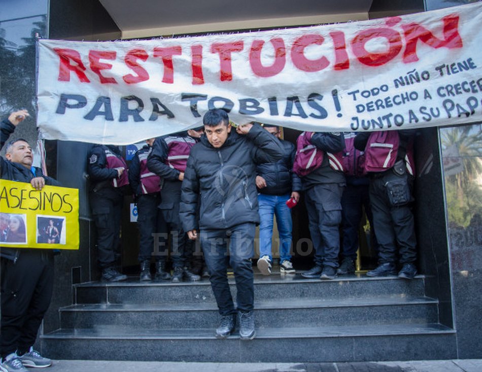 Caso Thiago: Marcha, furia y un fuerte reclamo por la restitución de un bebé de 10 meses