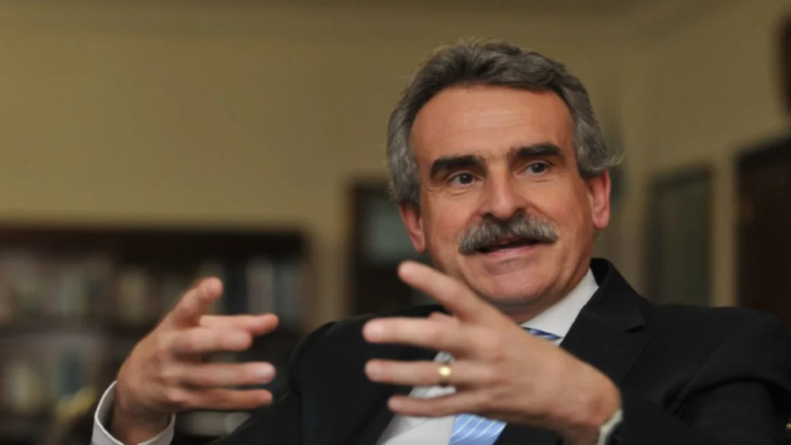 Rossi: Los fondos buitres son la cara más perversa del capitalismo financiero