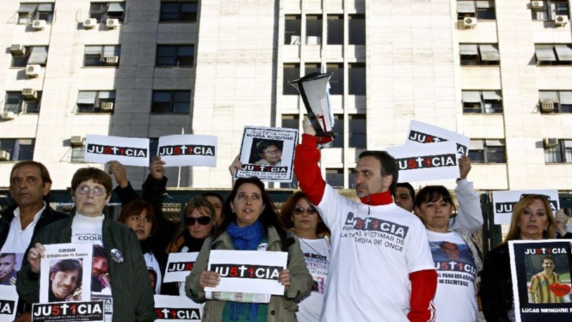 Familiares hicieron otro acto a 29 meses de Once