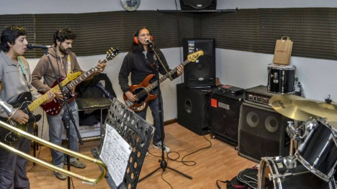 Amanecidos de cara al sol, con los oídos llenos de Rock