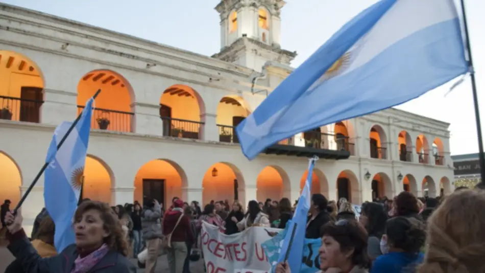Policías sin armas en la marcha docente de hoy 