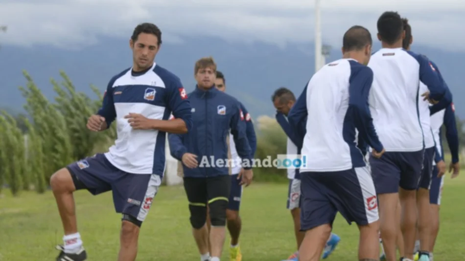 Alerta en el santo: Cárdenas entrenó diferenciado por una sobrecarga | Mitre