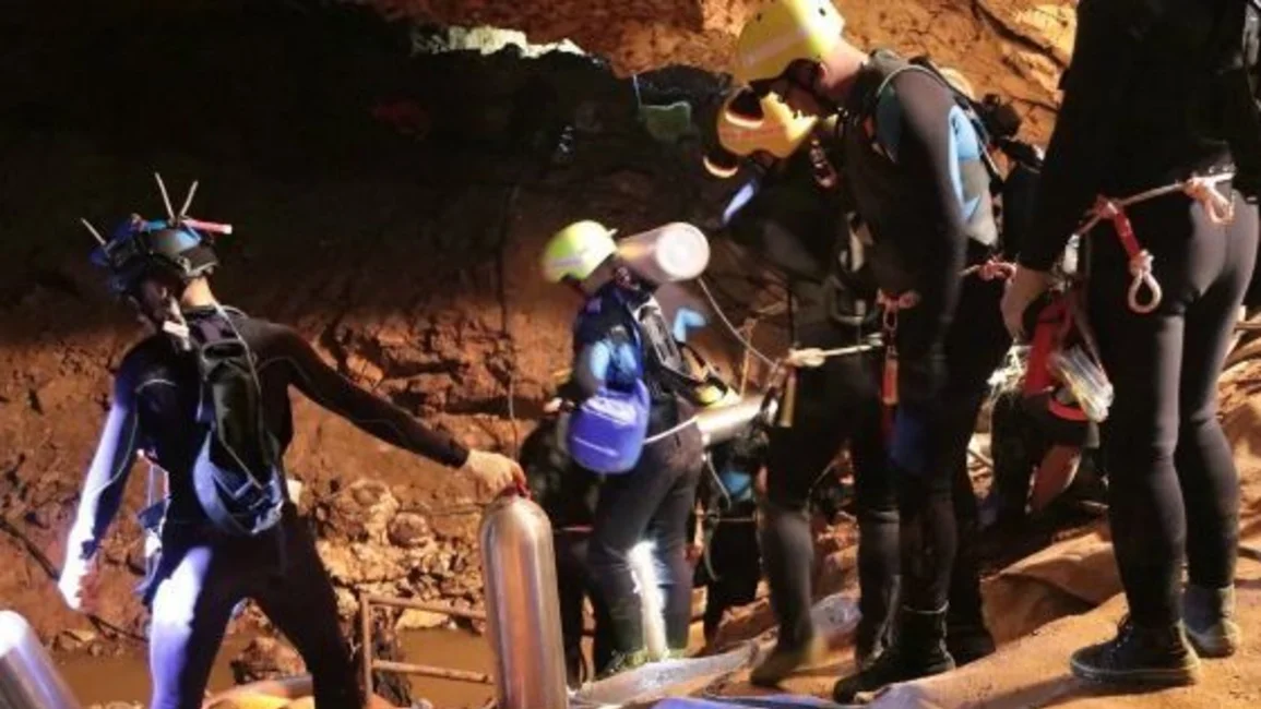 Dramático rescate en Tailandia: cuatro niños están fuera y el operativo entró en pausa