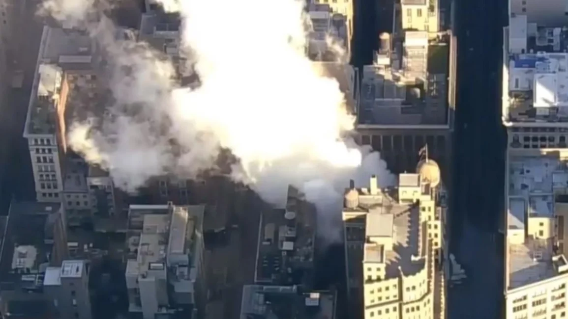 VIDEO. Explotó una tubería de vapor y el cielo de Nueva York se llenó de humo 