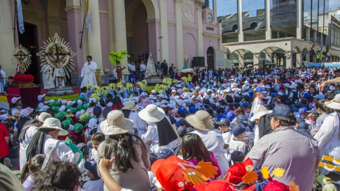 Educación confirmó que los alumnos no harán visitas a la Catedral en horario escolar