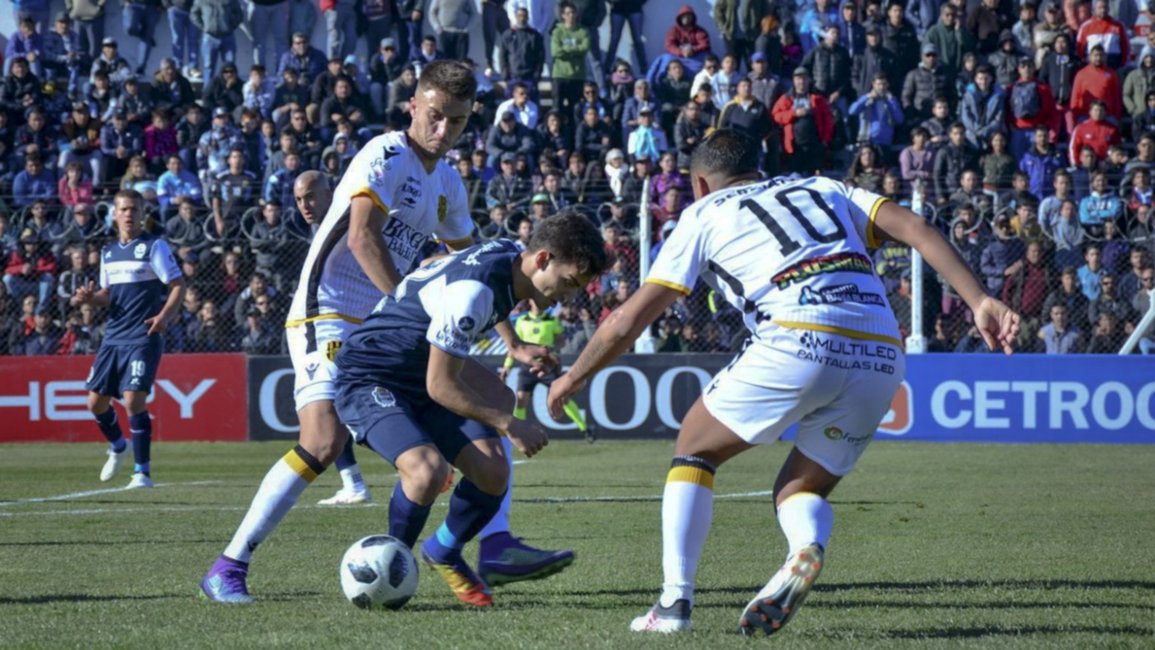 Gimnasia le ganó a Olimpo y se metió en octavos