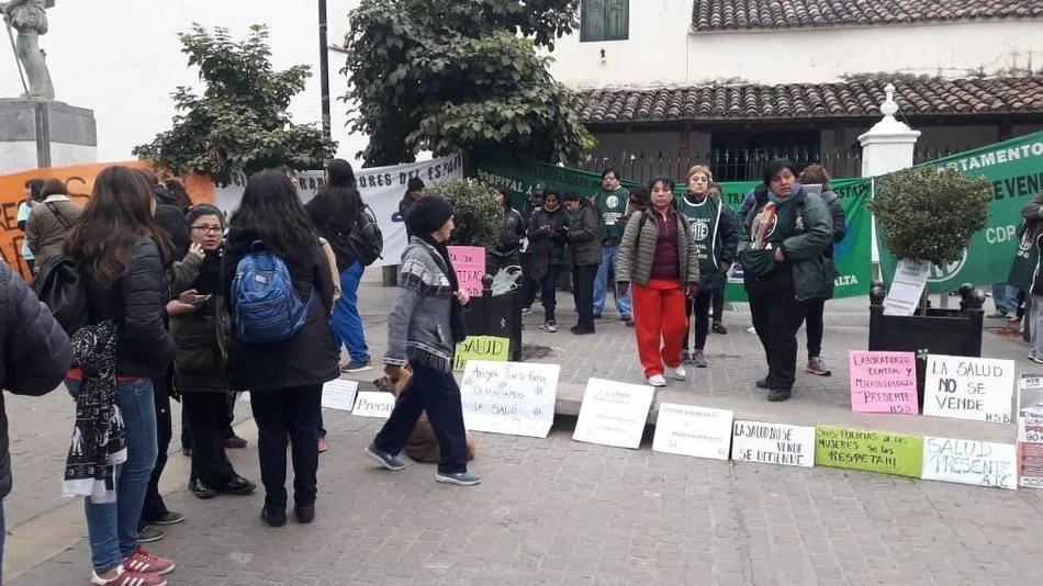 Trabajadores de la Salud volvieron a protestar y tuvieron un tenso cruce con Urtubey 
