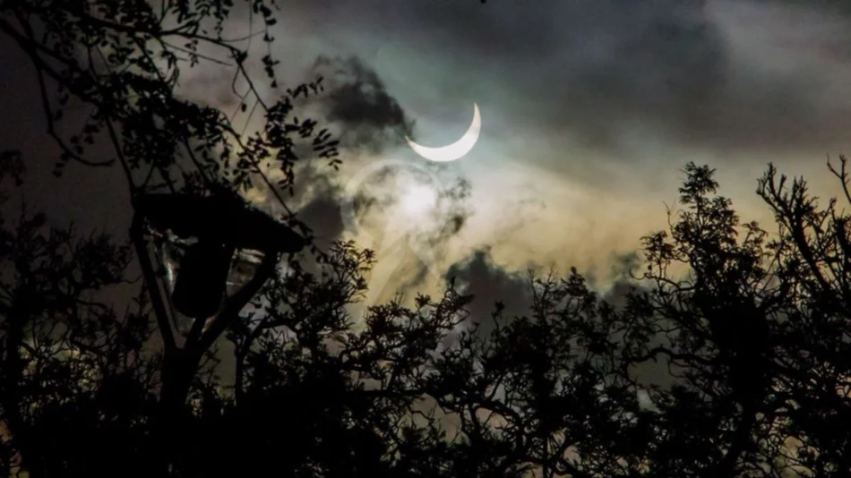 Miles de salteños se convocaron a ver el eclipse, pero las nubes lo mezquinaron