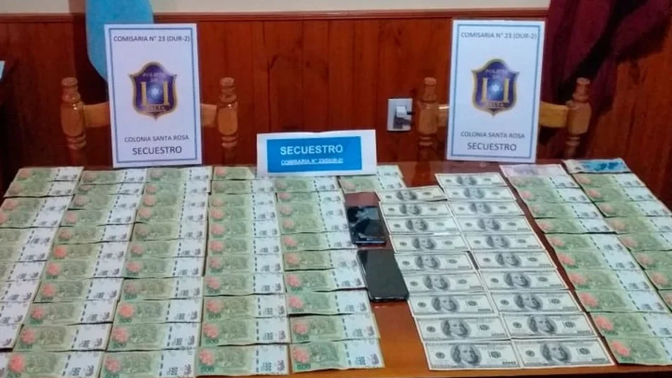 A tener cuidado: Vendían dólares truchos y fueron detenidos por la Policía