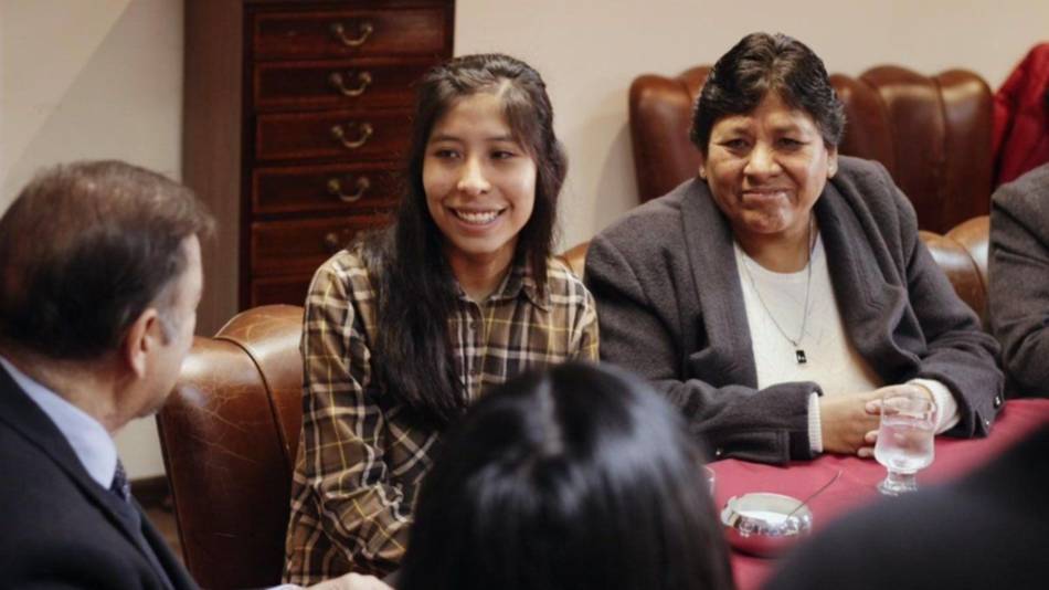 Reconocieron a Laura Cruz, la primera ingeniera nuclear salteña