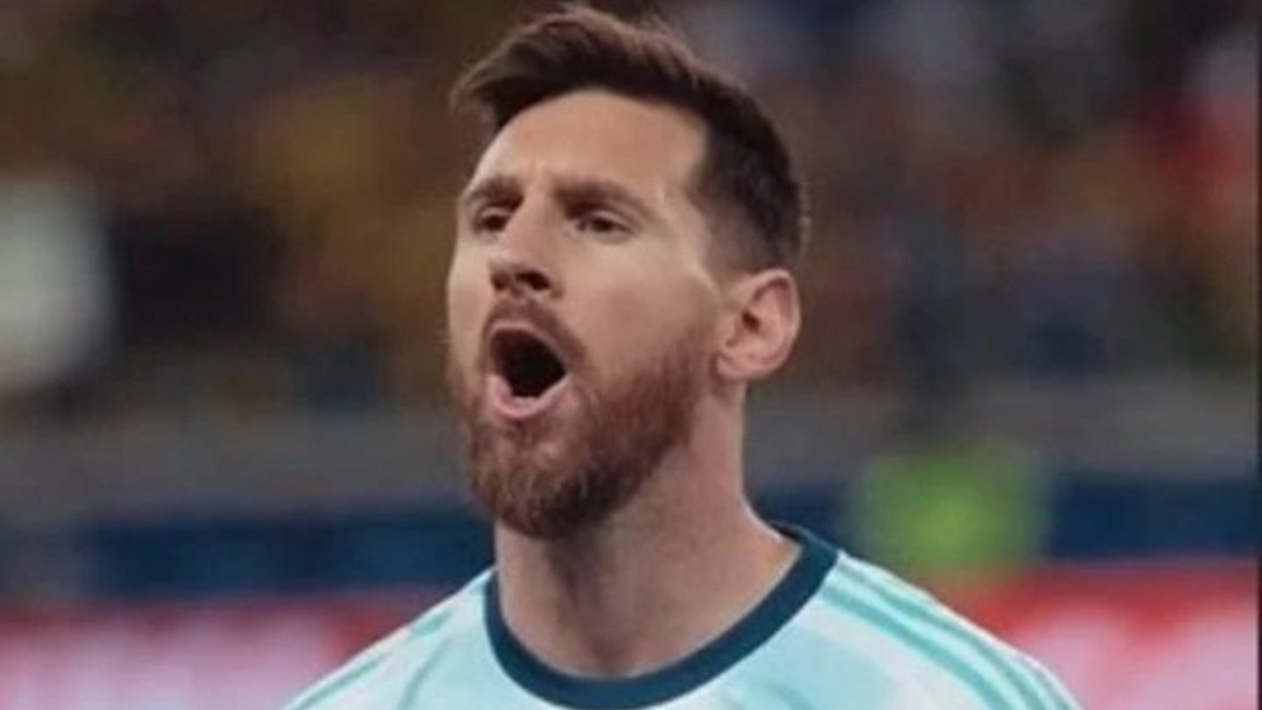 El gesto de Messi en la previa con Chile: una foto cantando el Himno