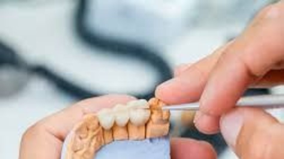 Prótesis dentales y atención de especialistas para vecinos de La Poma