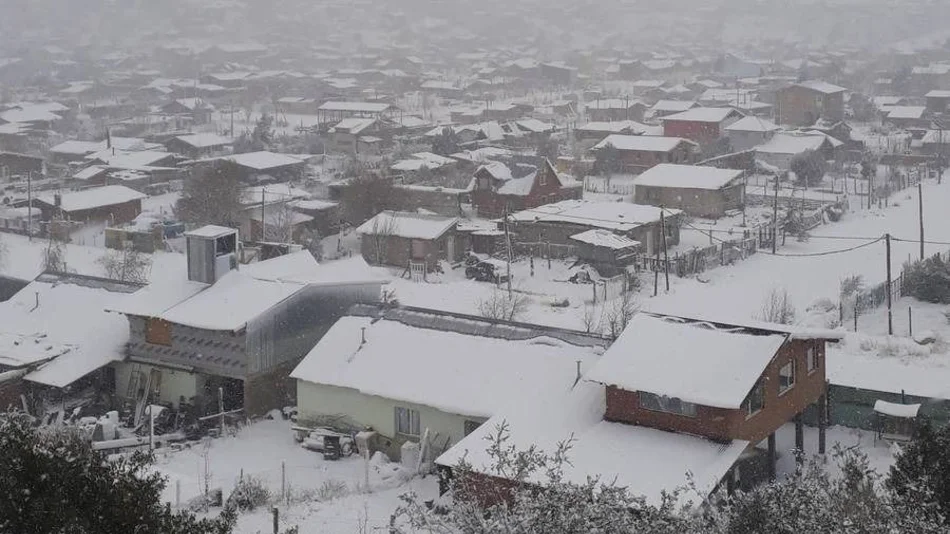 VIDEO. Por la intensa nevada cancelan vuelos en Bariloche
