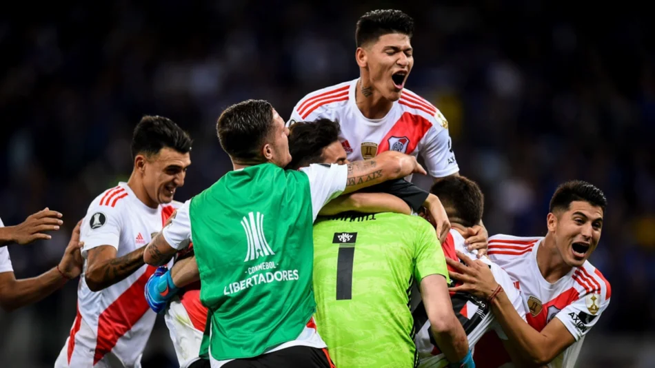 El salvador de los penales en River, con el “papelito” de Pratto
