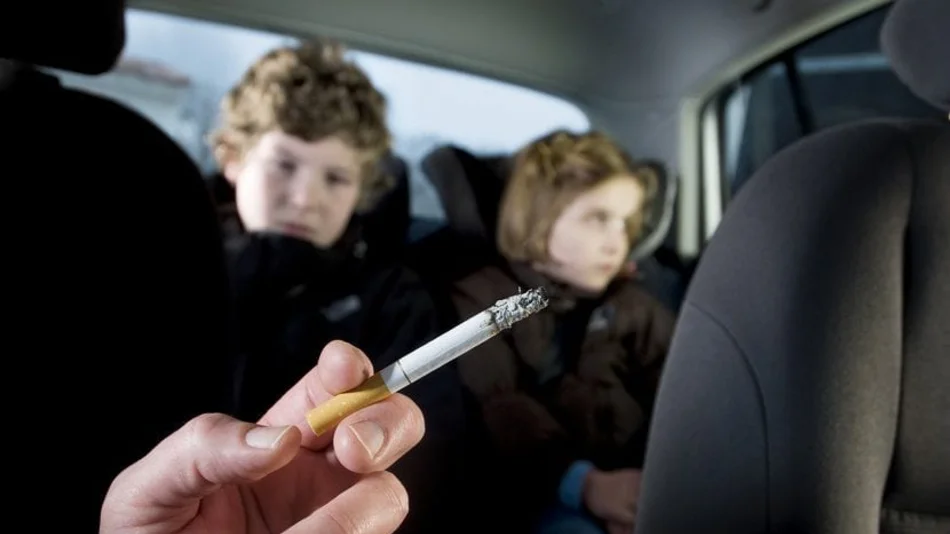 Alertan sobre el riesgo que implica para los niños el encierro junto a fumadores