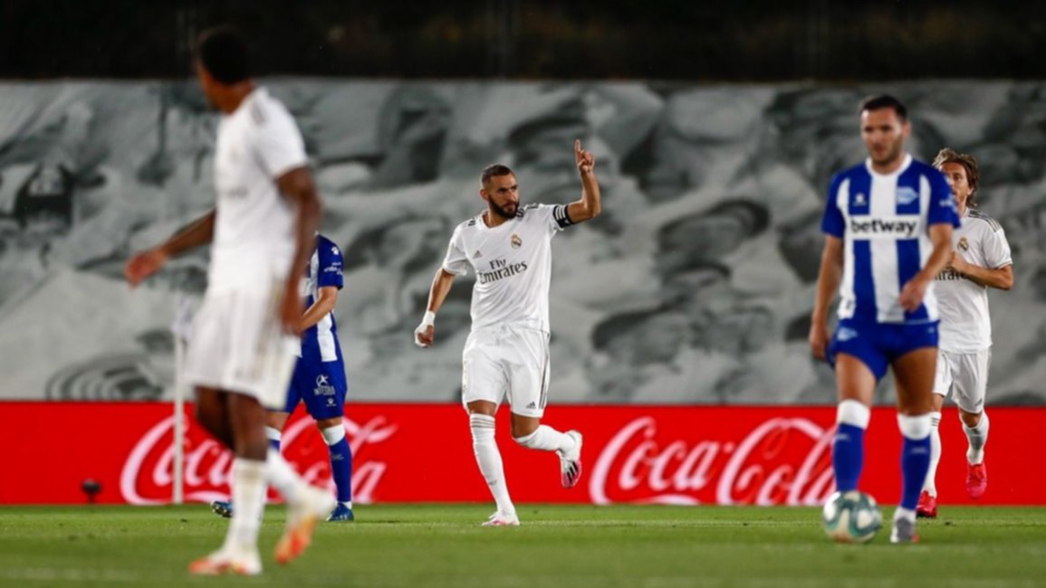 Real Madrid ganó con otro penal polémico y mantiene distancia con el Barça