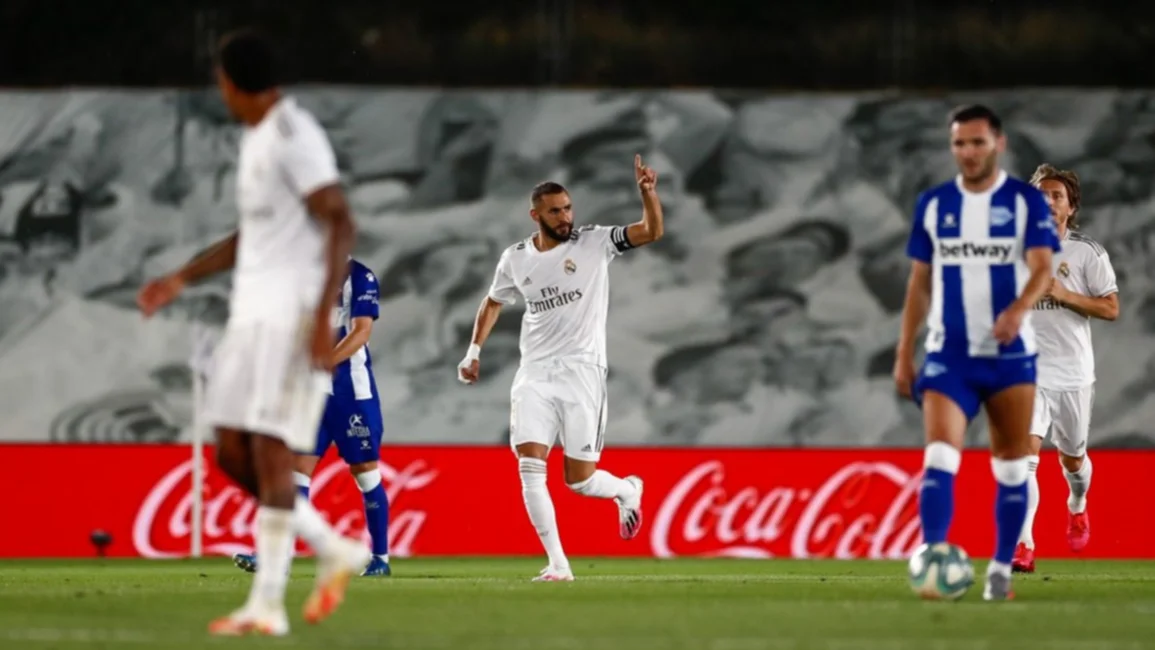 Real Madrid ganó con otro penal polémico y mantiene distancia con el Barça