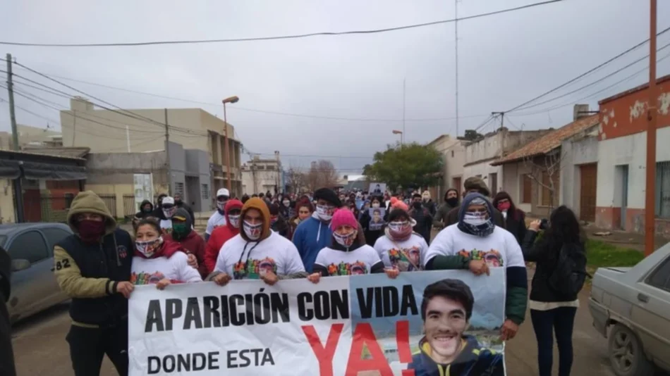 Familiares y amigos marcharon en reclamo de la aparición con vida de Facundo Castro