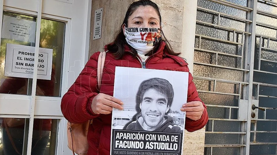 La madre de Facundo Castro dijo que a su hijo se lo llevaron dos policías y que tendrá sus nombres