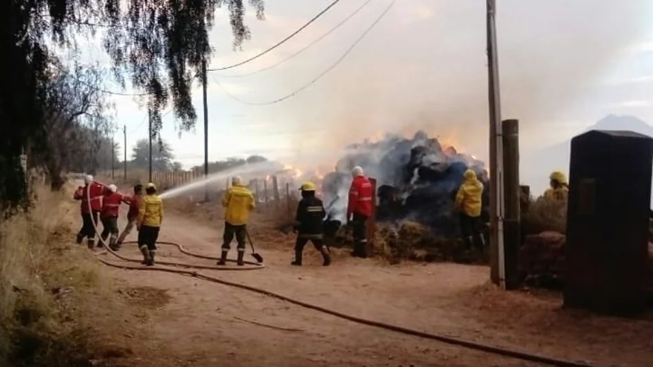 Un incendio de pastizales en Cachi afectó varias familias y causó daños